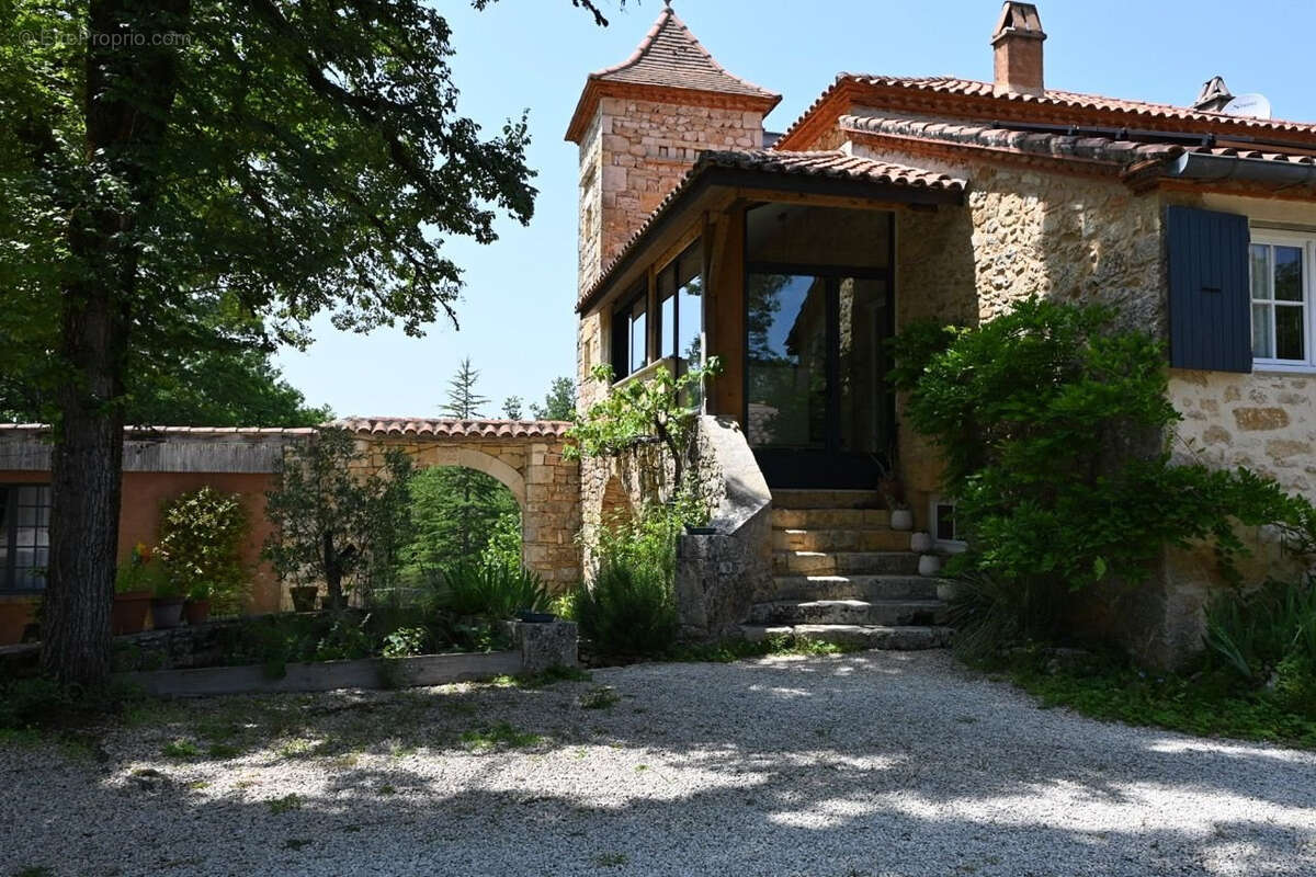 Maison à PUY-L&#039;EVEQUE