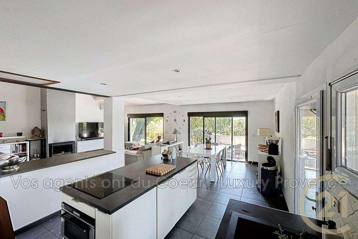 Maison à POURRIERES