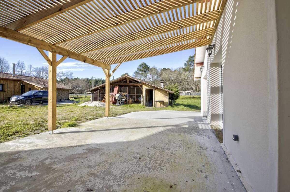Maison à PARENTIS-EN-BORN