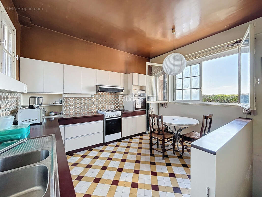 Maison 235 m² à Agon-Coutainville  - photo 7