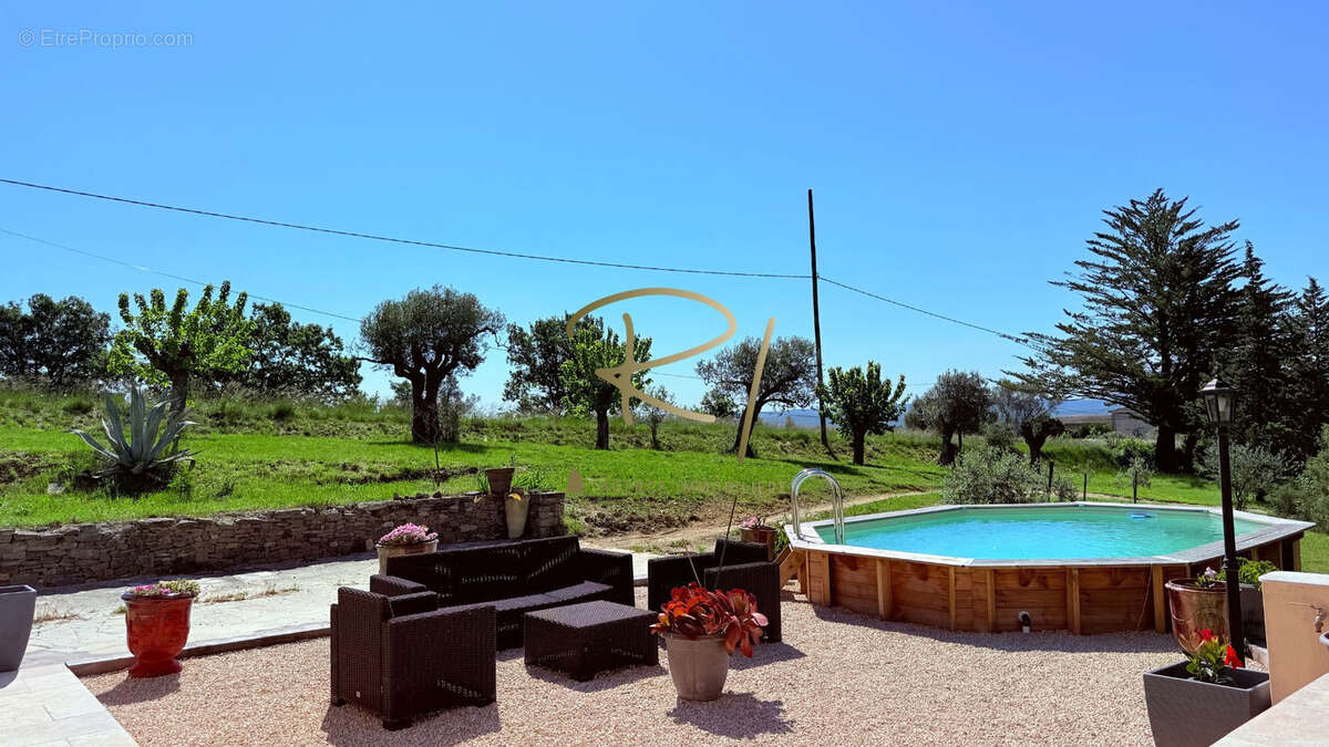 Maison à SAINT-SAUVEUR-DE-CRUZIERES