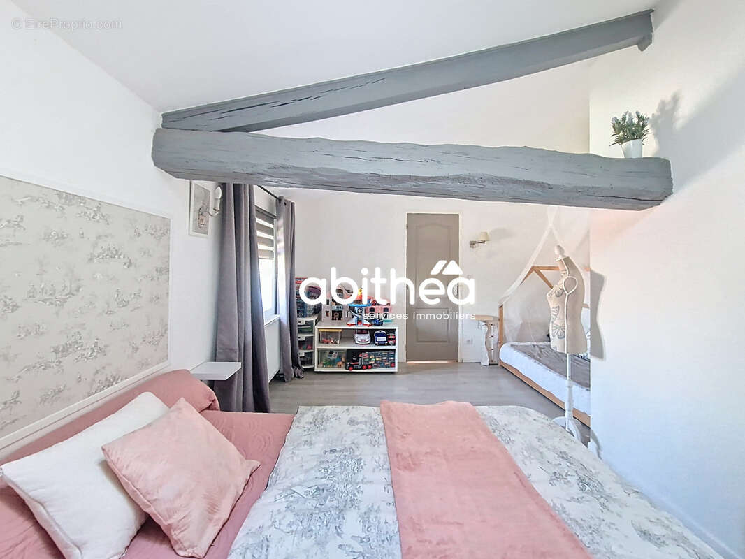 Maison à SAINT-GENIS-DE-SAINTONGE