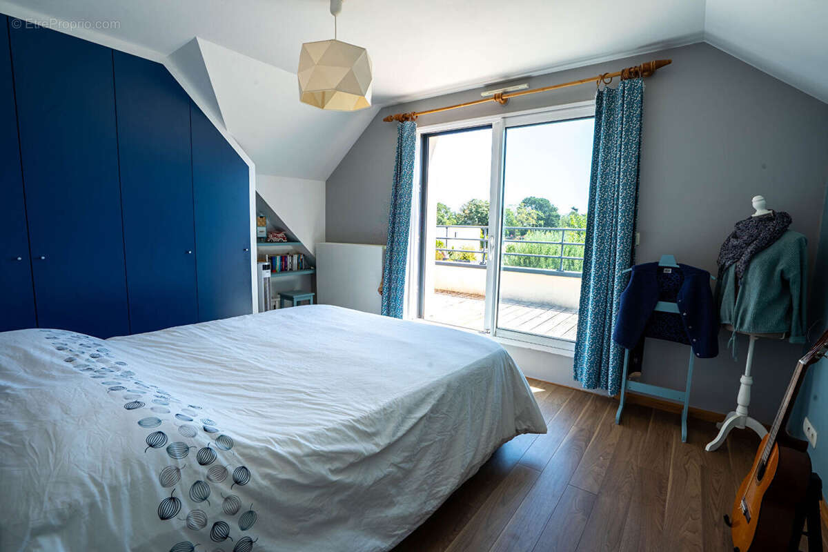 EXCLUSIVITÉ AGENCE DU QUAI - Contemporaine 5 pièce(s) 126.34 m2 sur plus de 630 m² de terrain - photo 8
