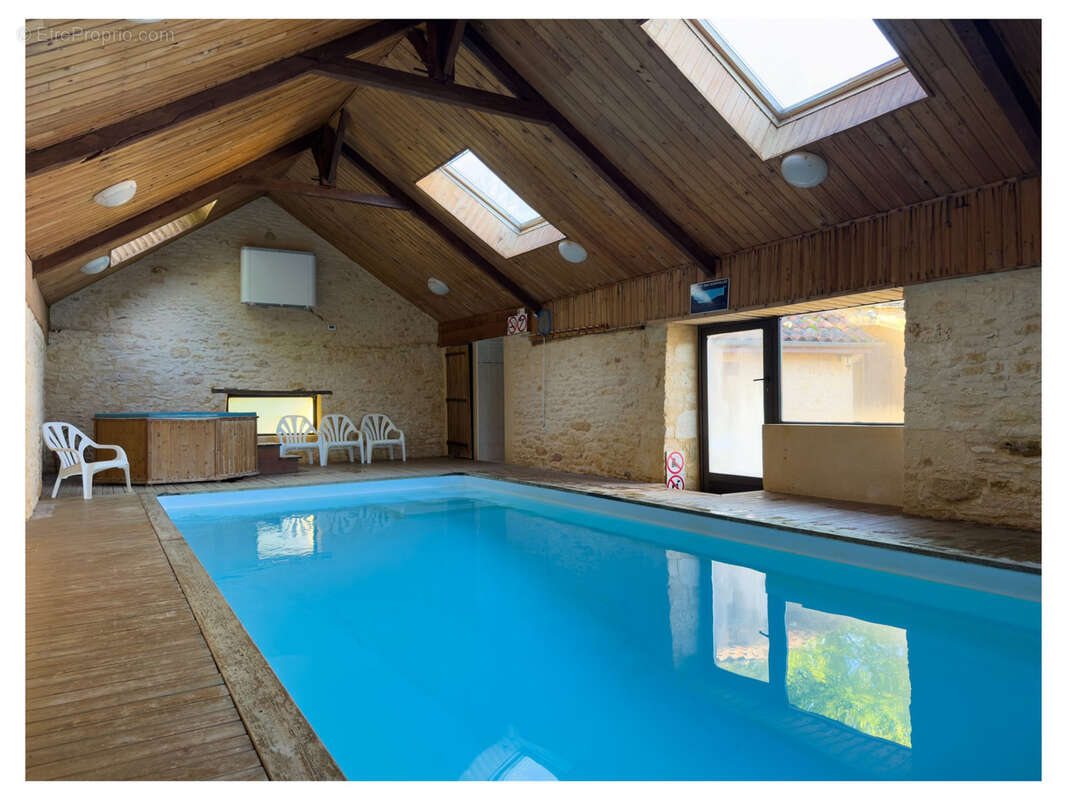 Maison à SAINT-AMAND-DE-COLY