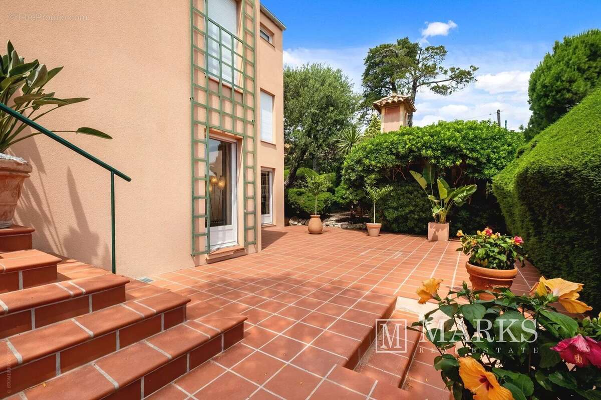 Généreux appartement de 3 chambres en rez-de-jardin - photo 25
