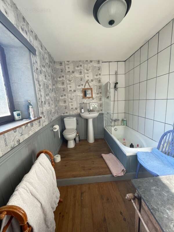 Maison à LA CELLE-DUNOISE