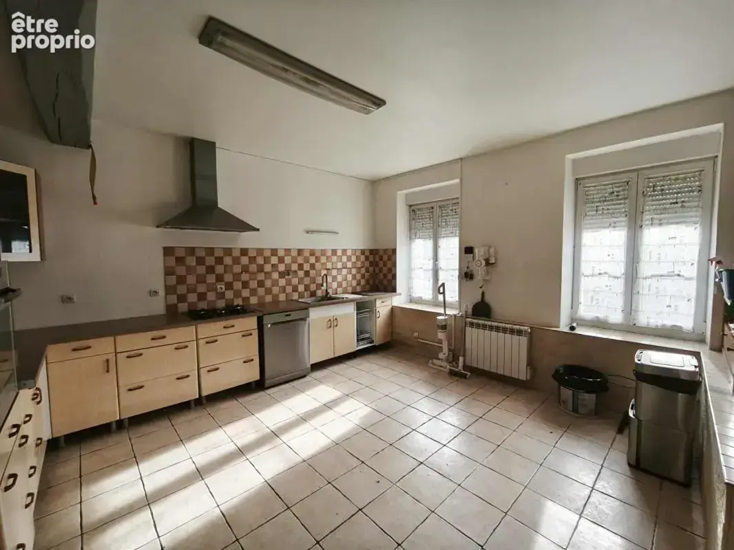 Maison 8 pièce(s) 211 m2 - photo 2