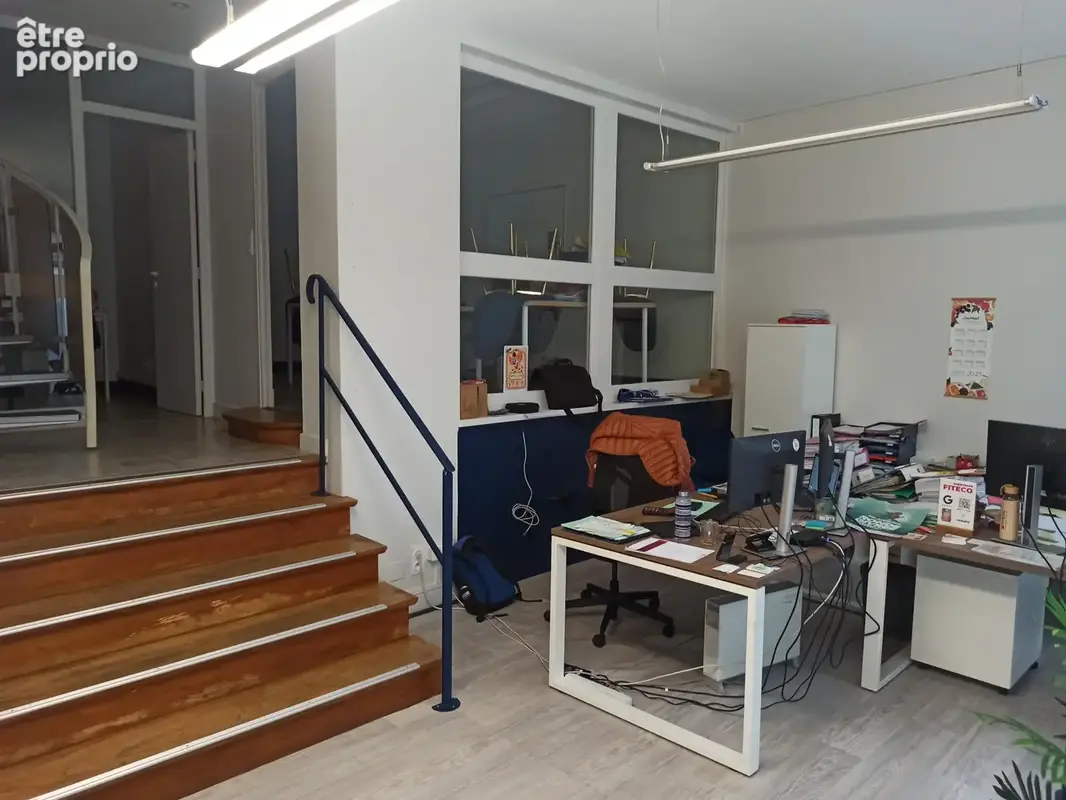 Local professionnel en centre ville - photo 2