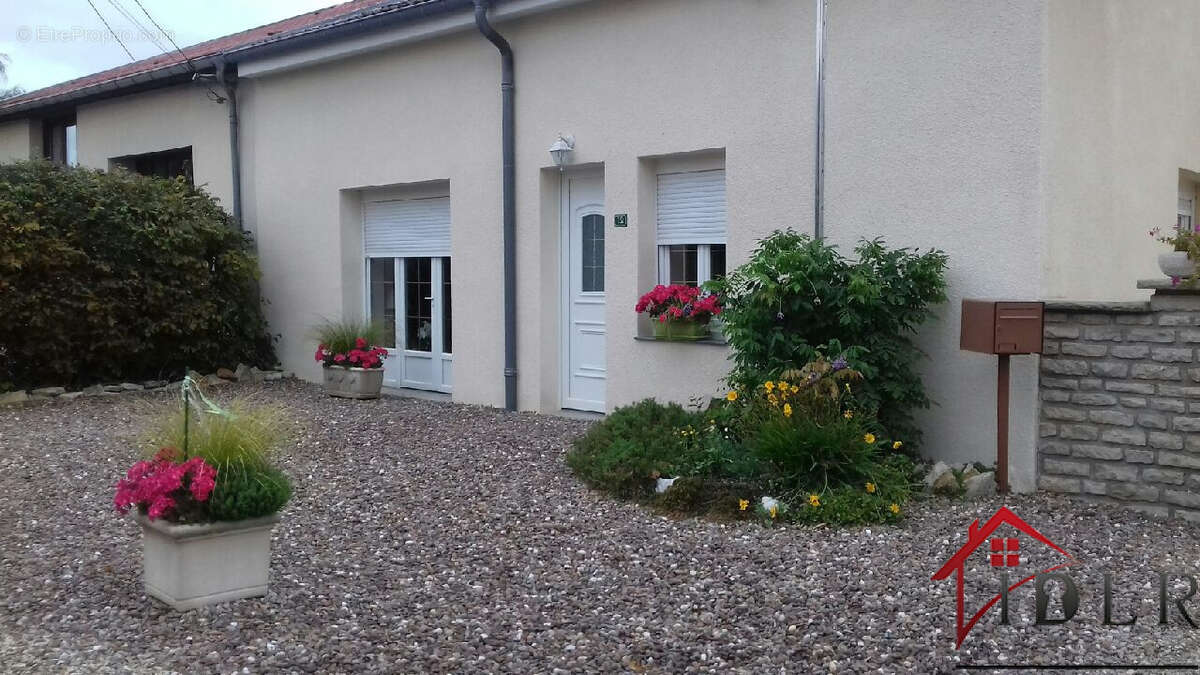 Maison à MONTCHARVOT