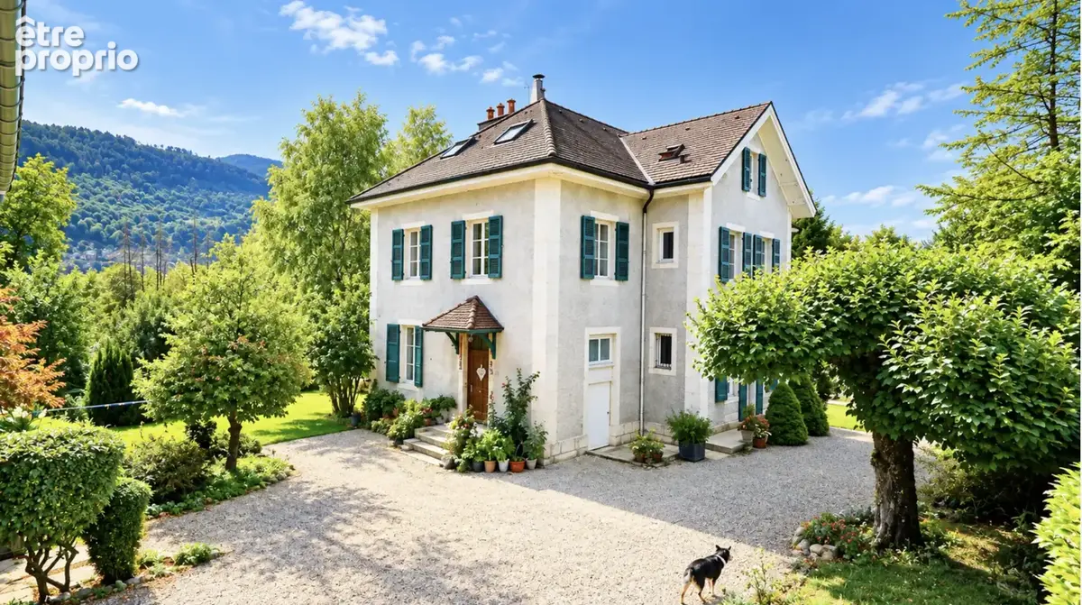 ANNECY - Demeure du 19ème nichée dans un parc de 2 400 M2 - photo 2