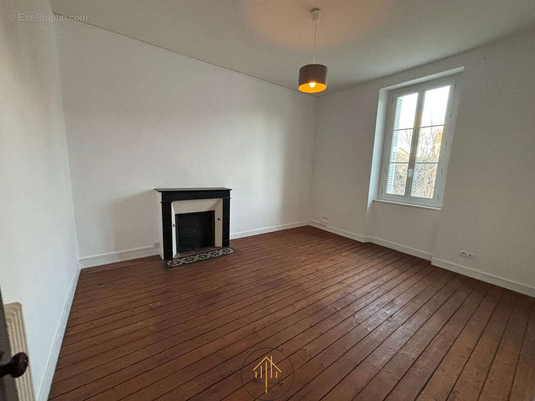 Maison à RUELLE-SUR-TOUVRE