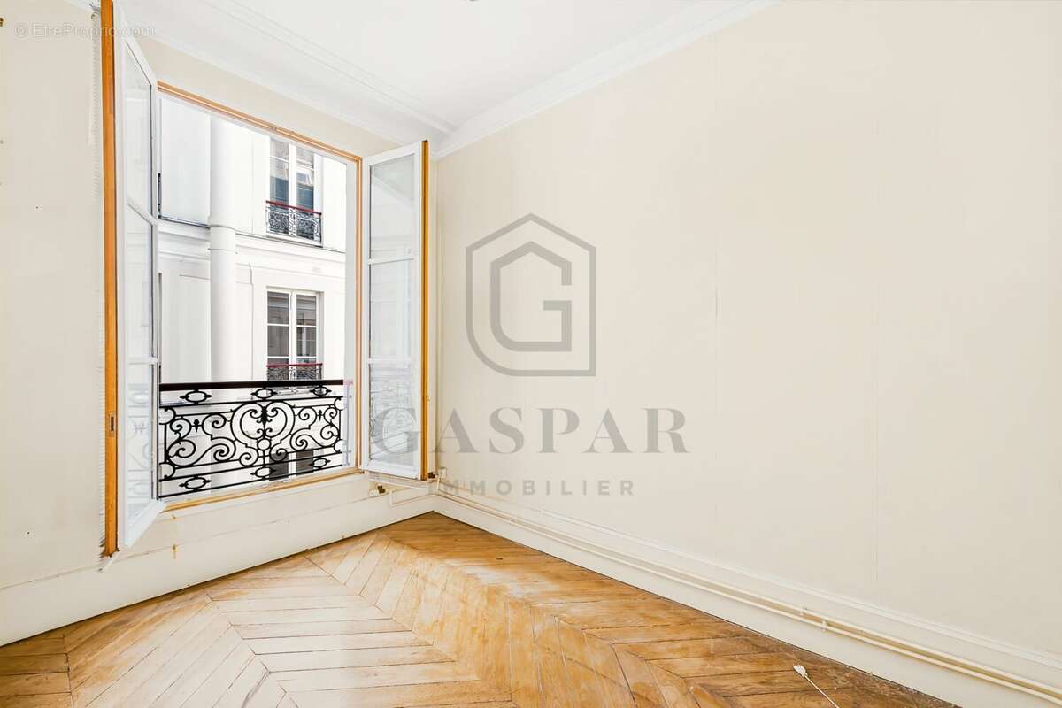 Appartement à PARIS-8E