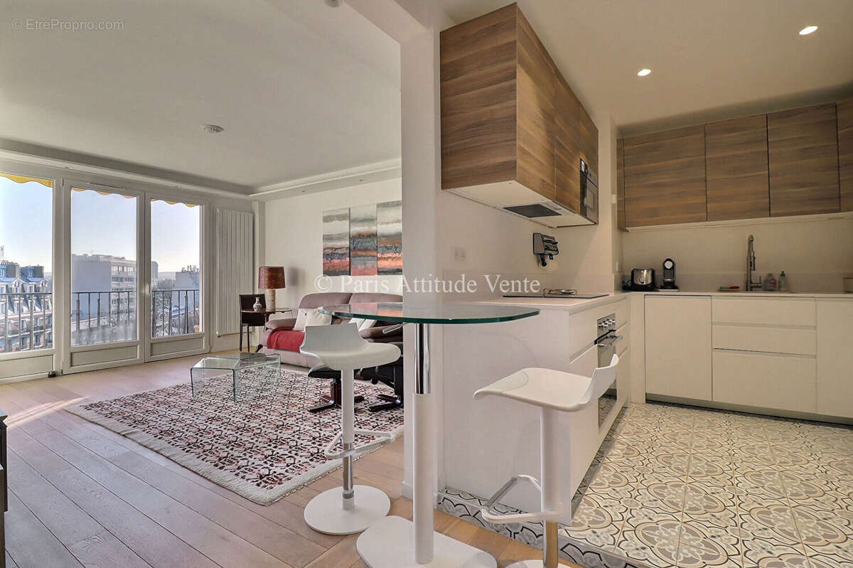 Appartement à PARIS-16E