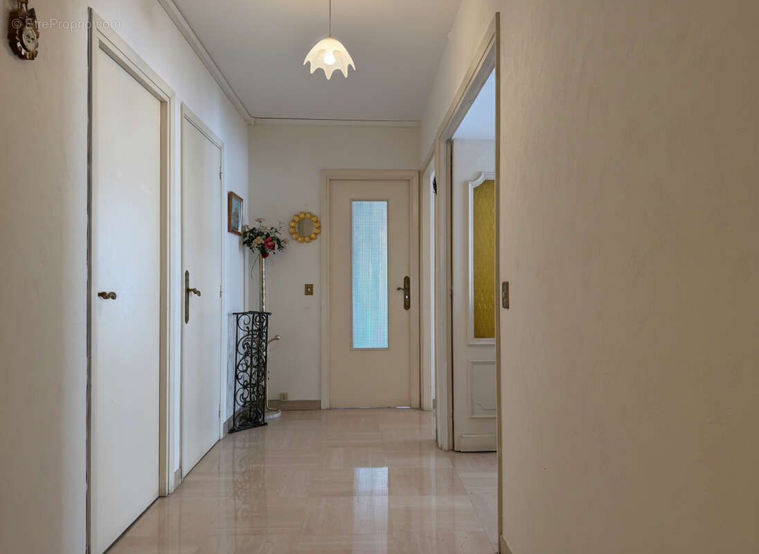 Nice Californie/Magnan :  4 pièces de 85m²  à deux pas de la mer, en étage élevé, double extérieur, cave - photo 15