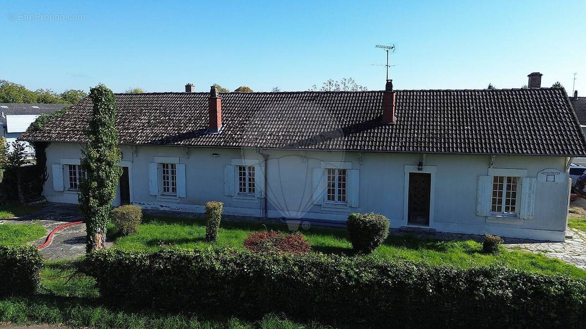 Maison à VARENNES-VAUZELLES