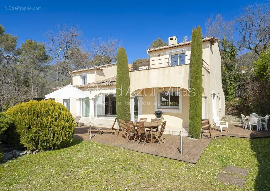 Maison à ROQUEFORT-LES-PINS