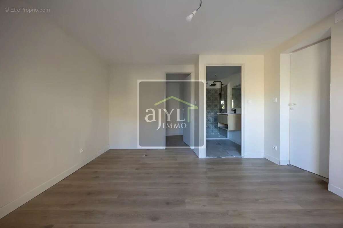 Appartement à LE PUY-SAINTE-REPARADE