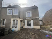 FACADE COTE COUR - Maison à CHATEAUMEILLANT