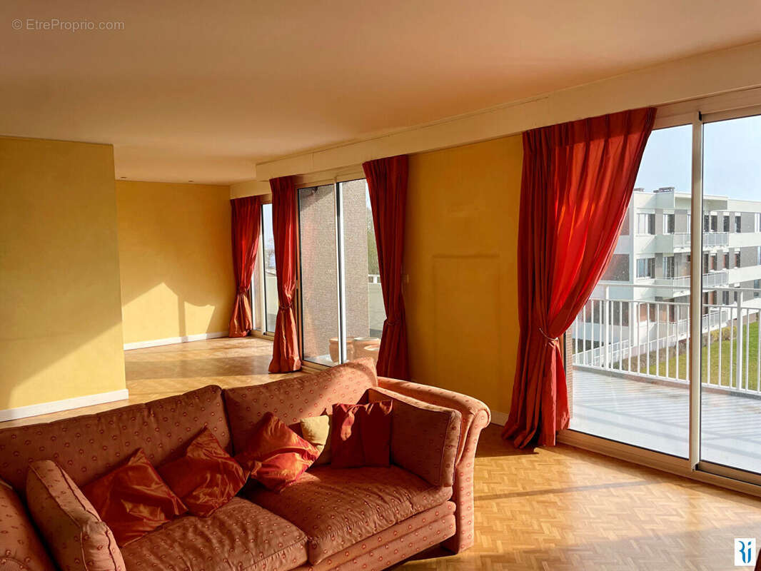 Appartement à MONT-SAINT-AIGNAN