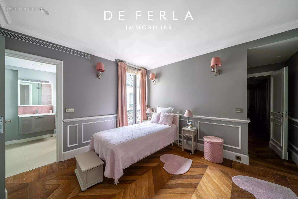 Appartement à PARIS-8E