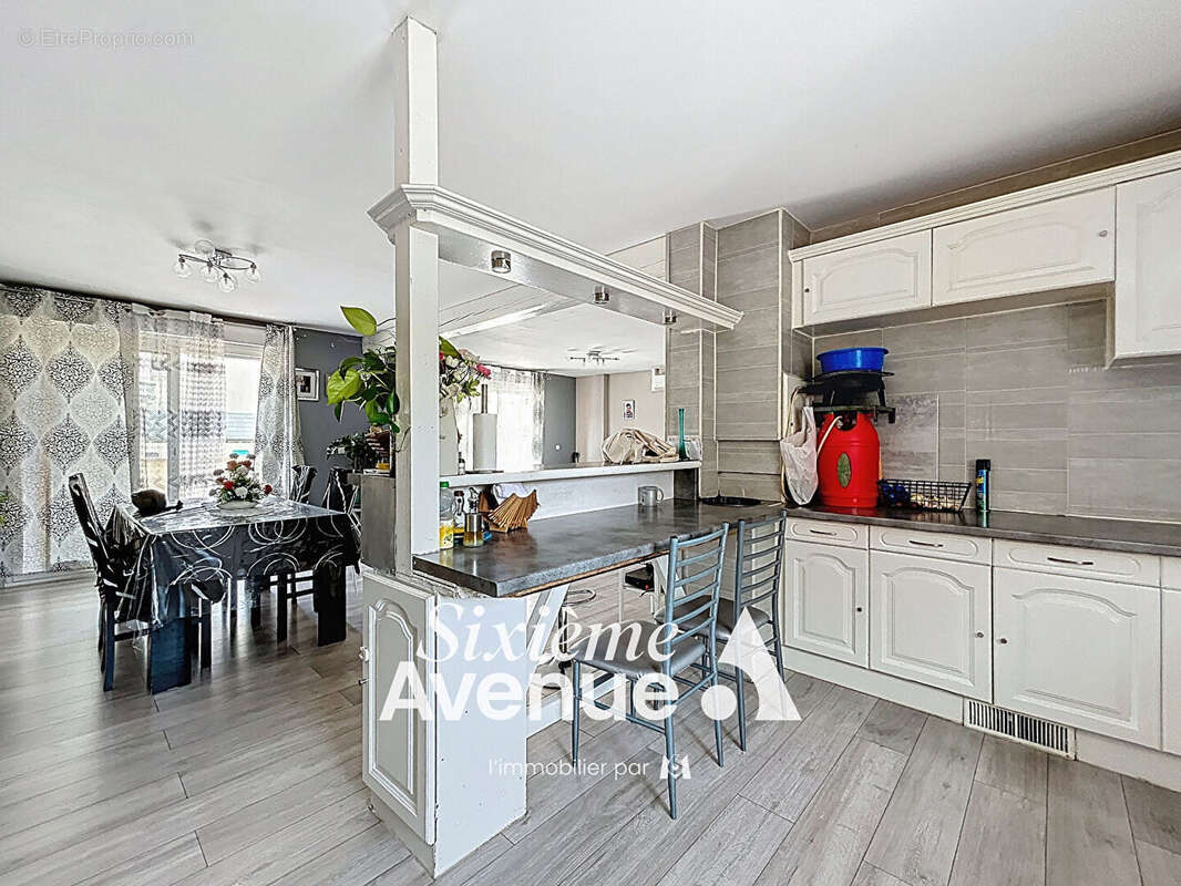 Maison à DECINES-CHARPIEU