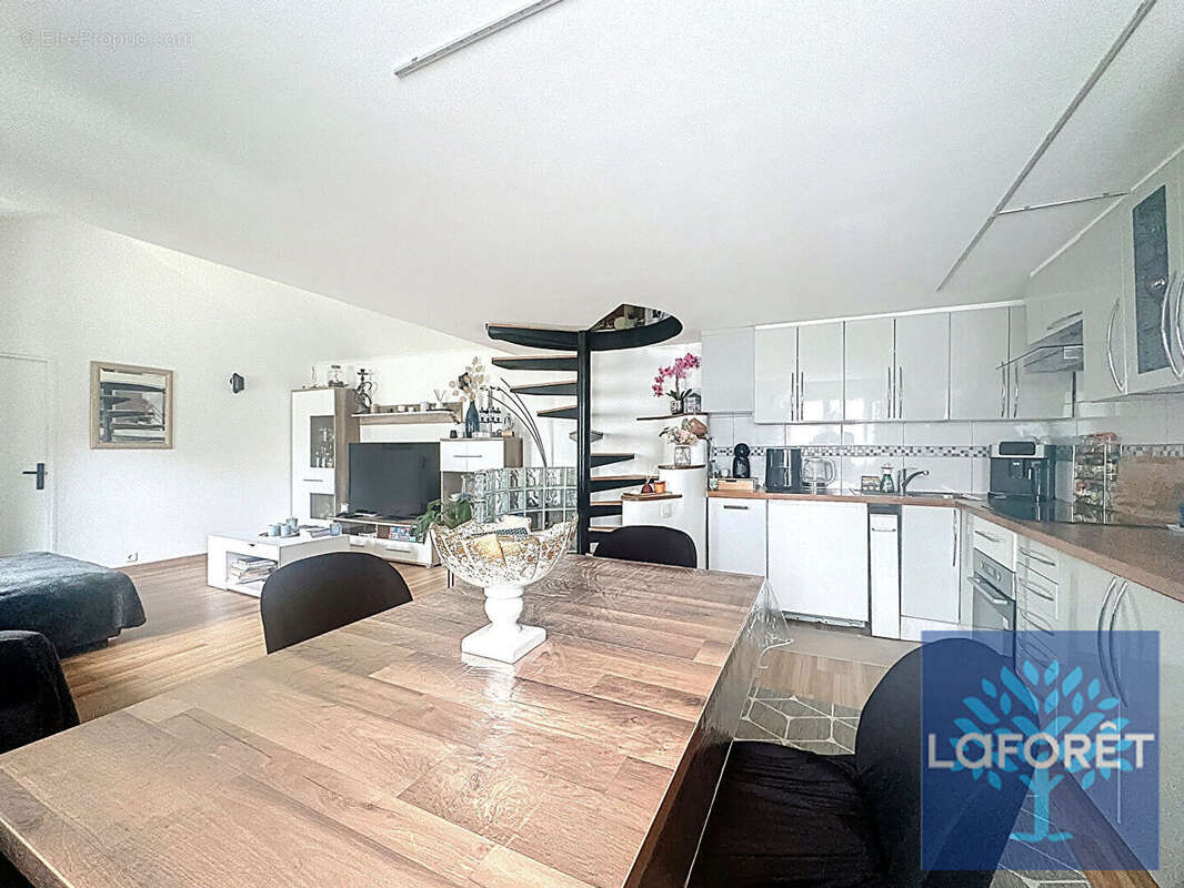 Maison à VIGNEUX-SUR-SEINE