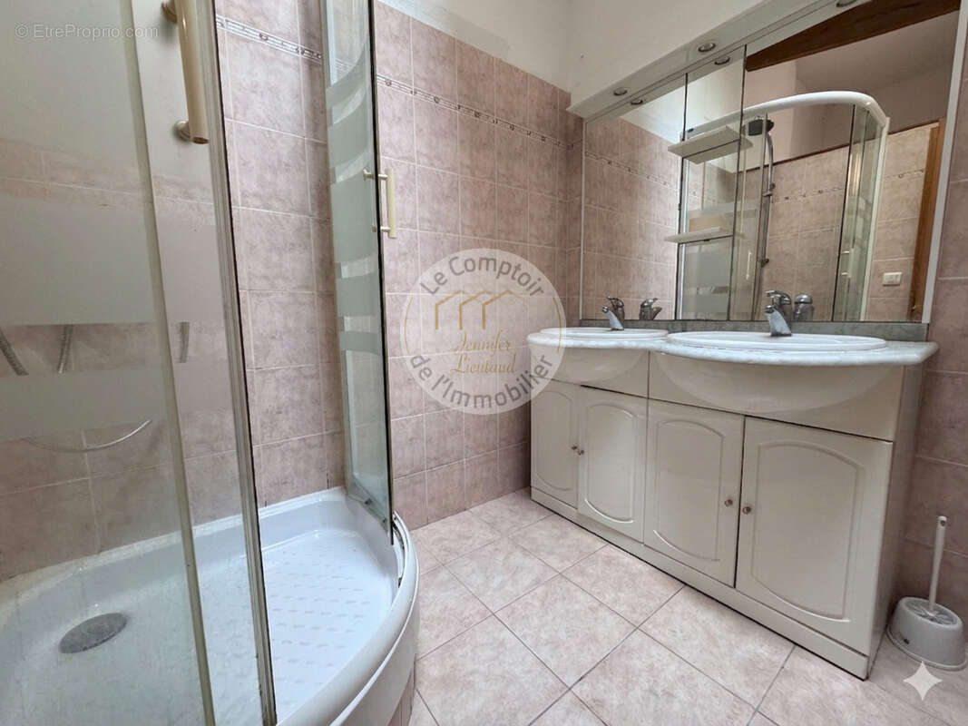 Appartement à MARSEILLE-4E