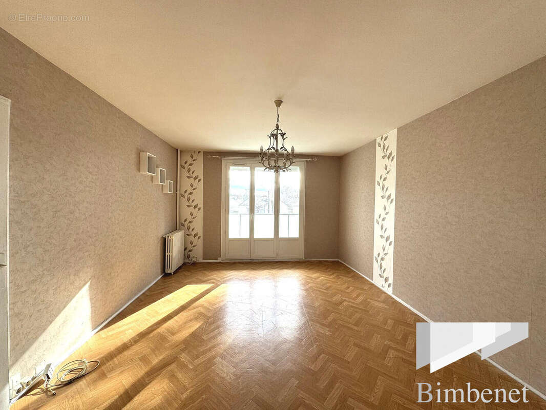 Appartement à SAINT-JEAN-DE-LA-RUELLE