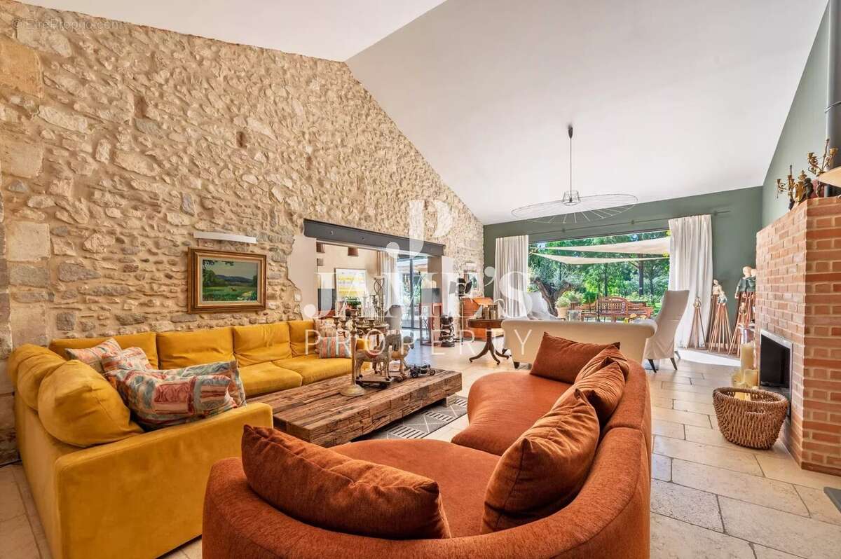 Maison 350 m² à Saint-Remy-De-Provence  - photo 8