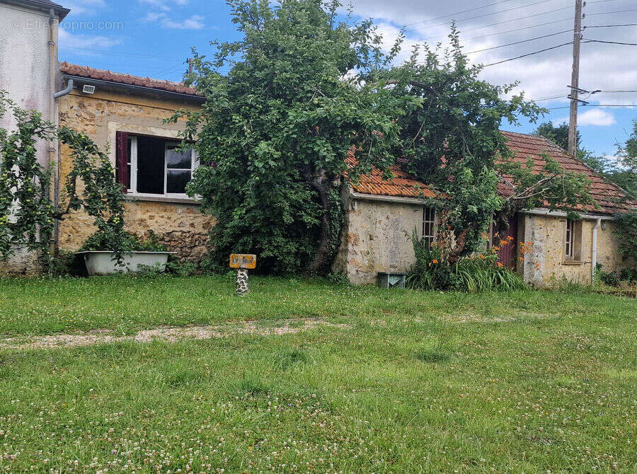 Ensemble immobilier de caractère sur un parc arboré de 5 000 m² constructibles - photo 5