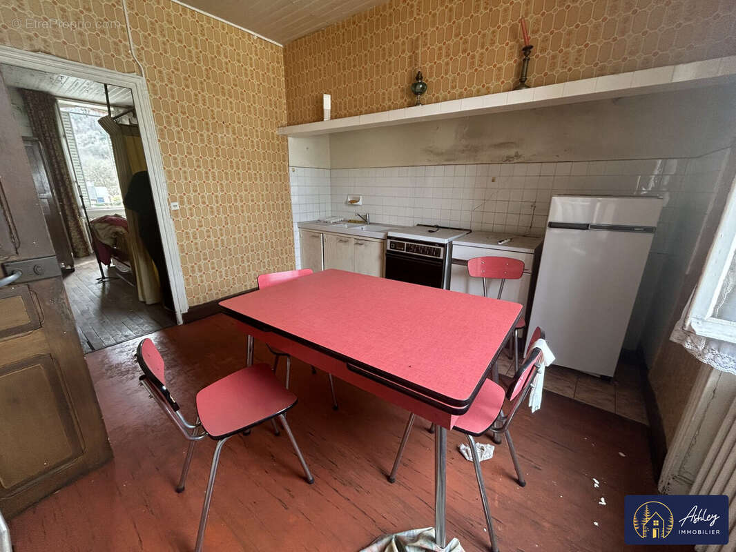 Maison à CHAMPS-SUR-TARENTAINE-MARCHAL