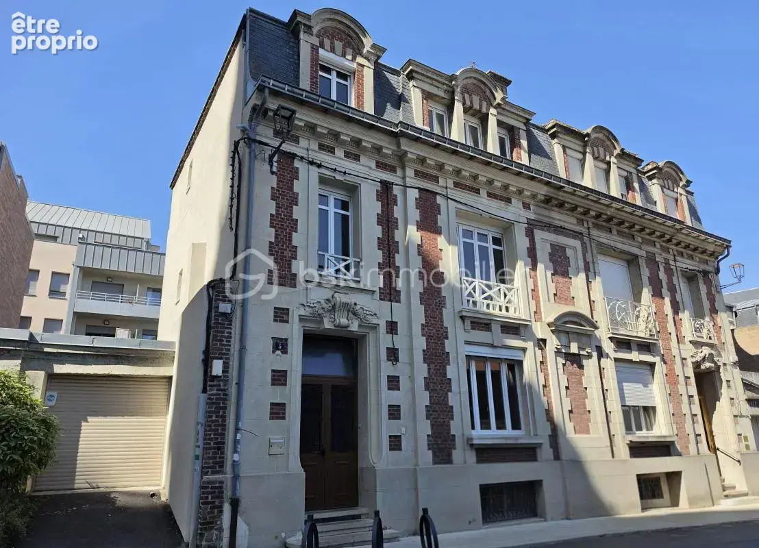 Maison de caractère, 7 chambres avec jardin et stationnement… en plein centre de saint-quentin ! - photo 2