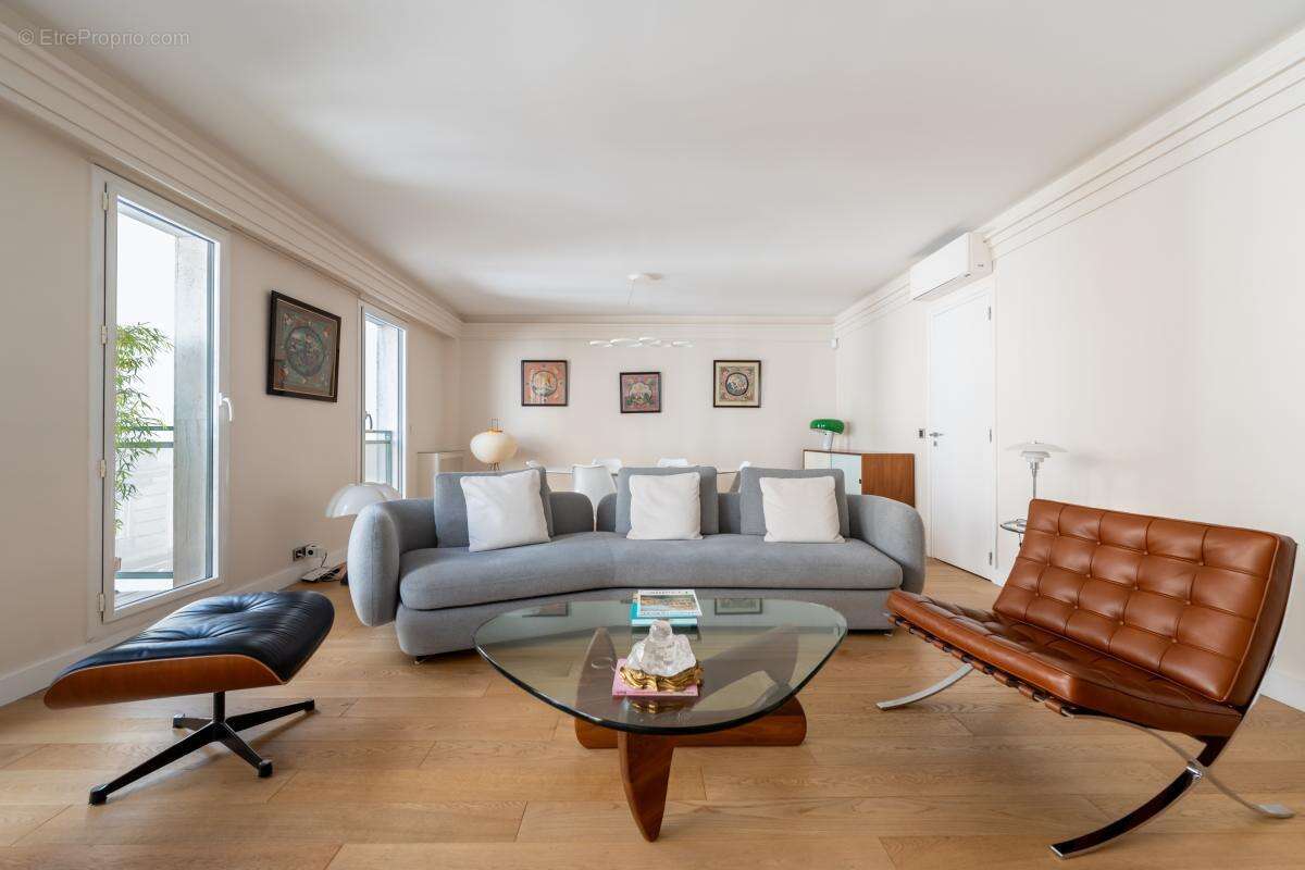 Appartement à PARIS-17E