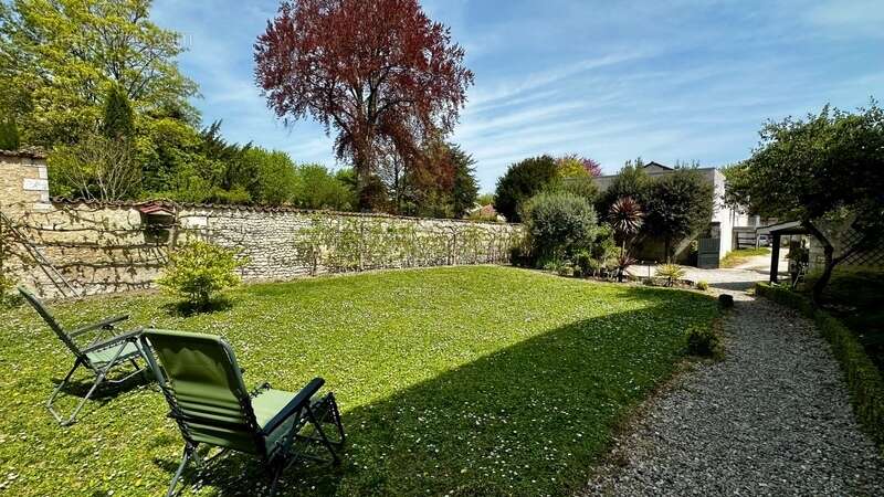 Maison à BARBEZIEUX-SAINT-HILAIRE