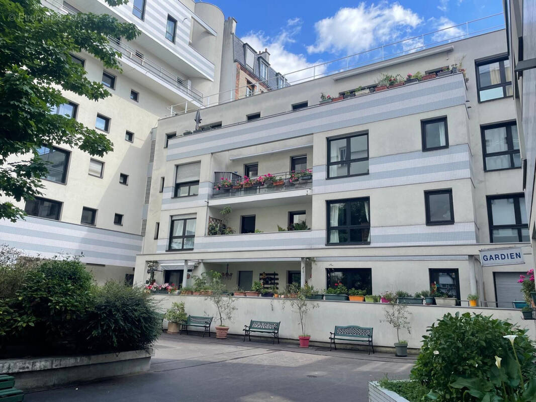 Appartement à PARIS-20E