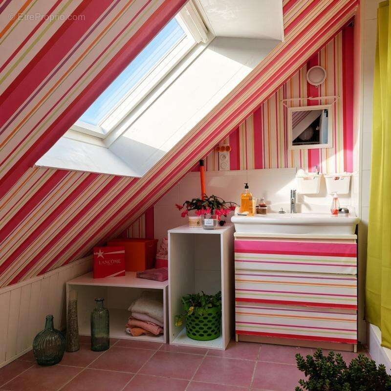 Maison 155 m² à Saint-Ave  - photo 10