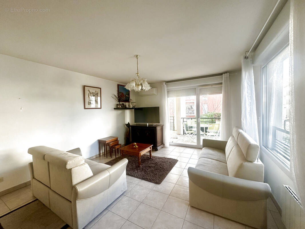 Appartement à MEYZIEU