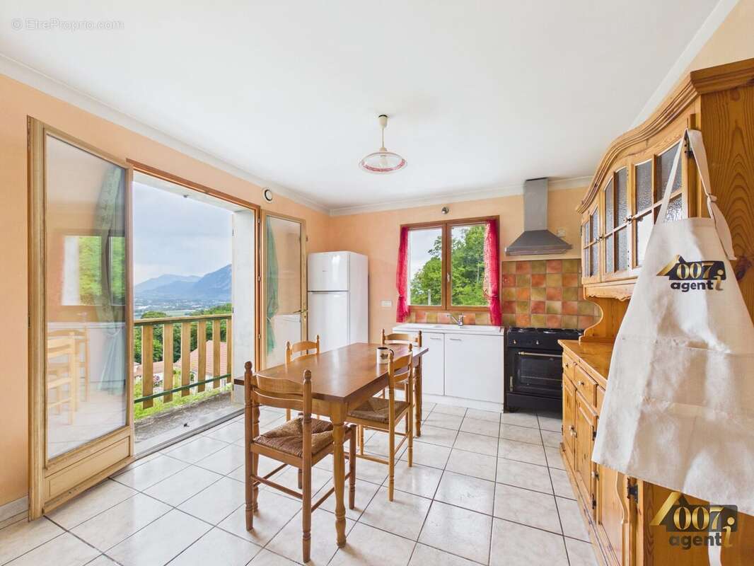 Maison 124 m² à Laissaud  - photo 6