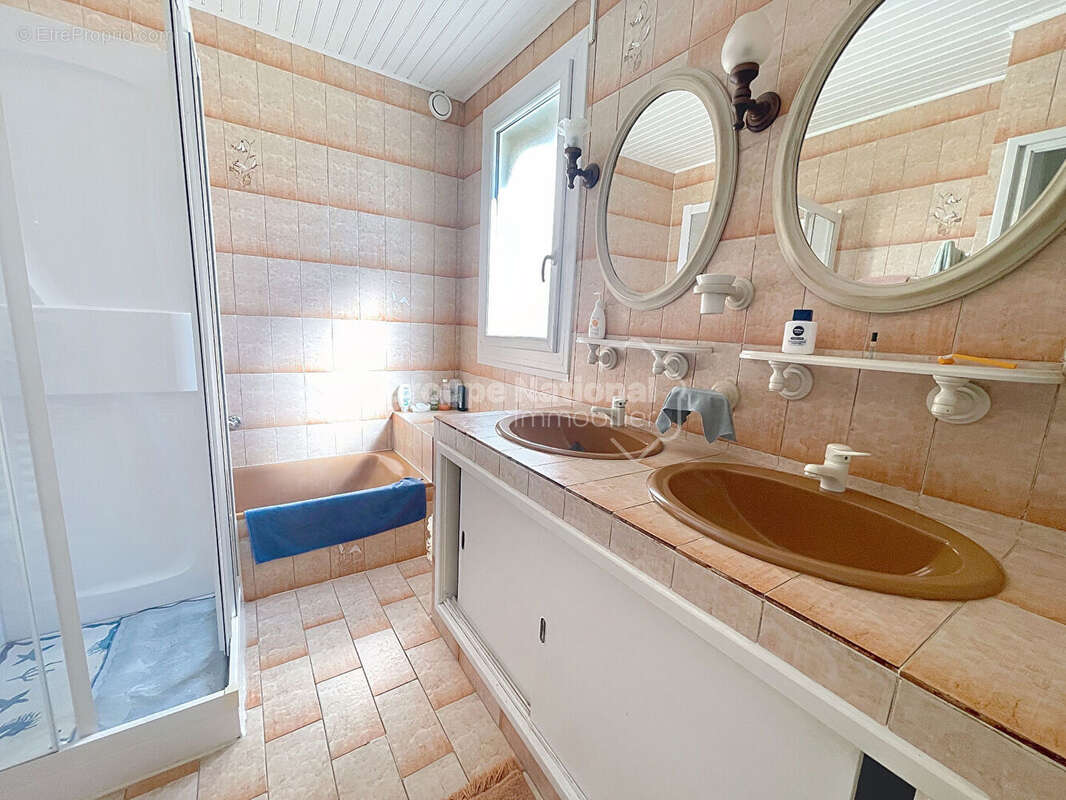 Maison Rochegude 7 pièce(s) 201 m2 sur terrain de 1 580 m². - photo 5