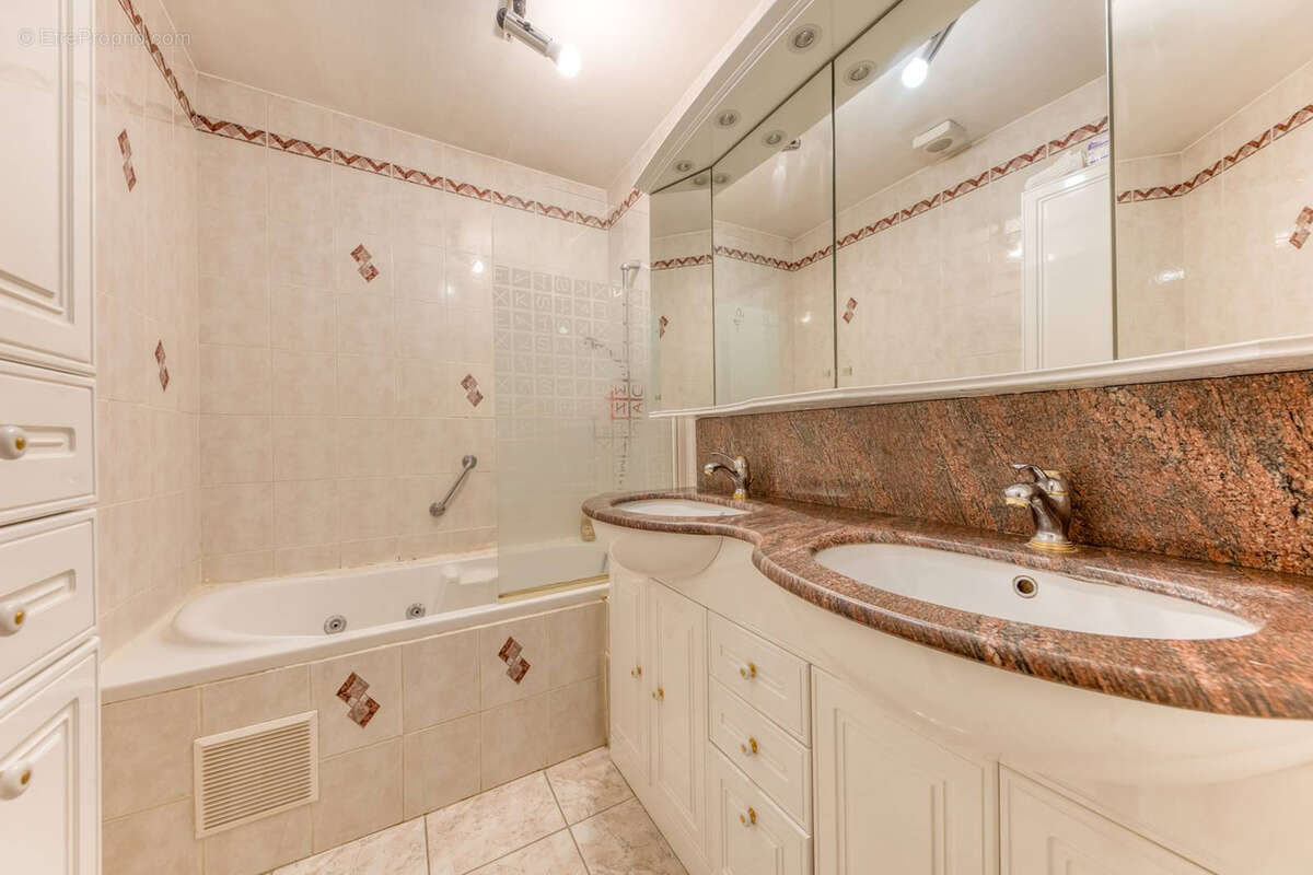 Appartement à EMERAINVILLE
