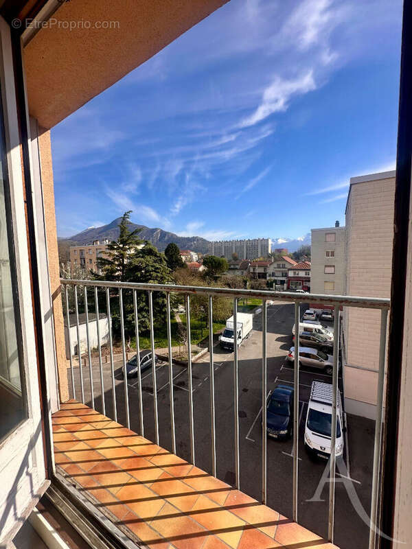 Appartement 3 pièces 46 m2 Premier achat ou investissement locatif au 10 avenue de la République à Seyssinet - photo 2