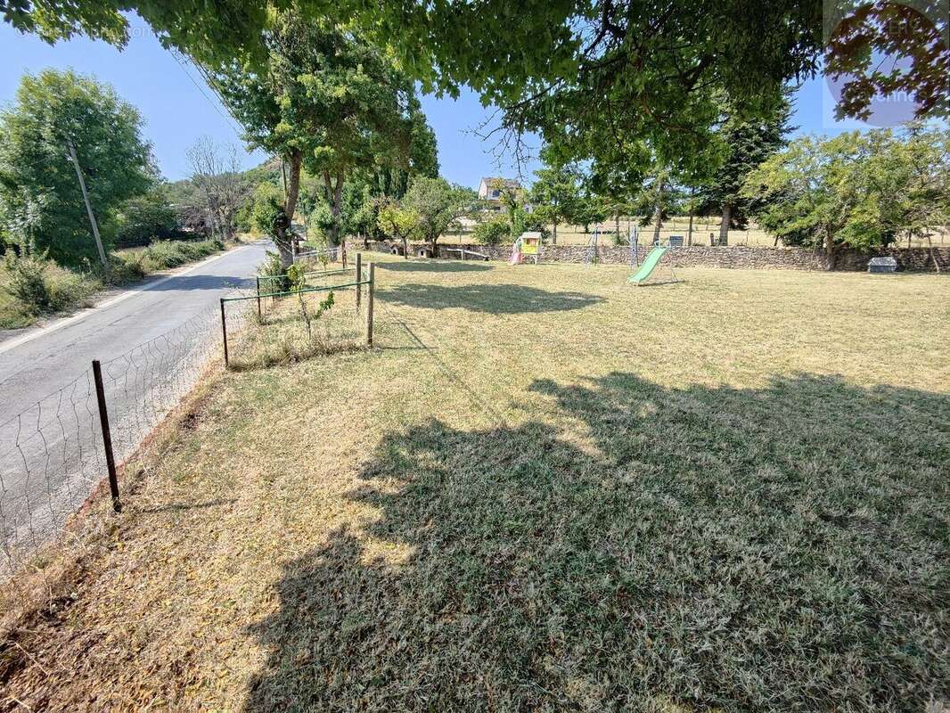 Terrain constructible 1009m² - photo 4