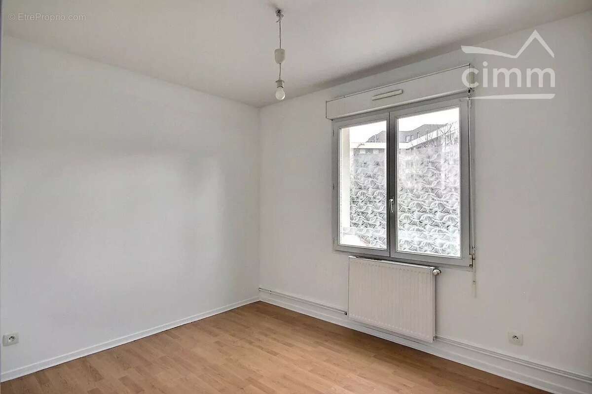 Maison à SAINT-THIBAULT-DES-VIGNES