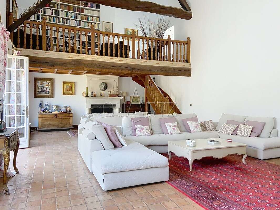 Maison 517 m² à Anet  - photo 8