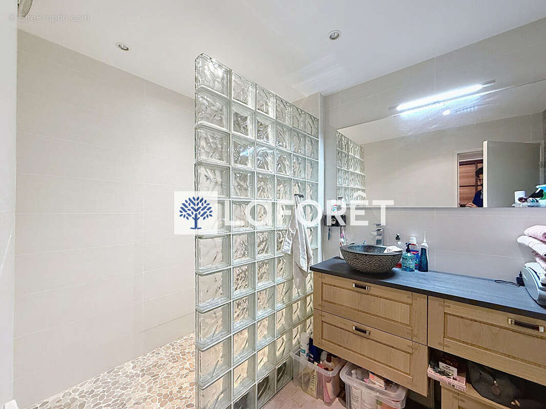 Appartement rénové avec vue dégagée ? Coup de coeur assuré ! - photo 6