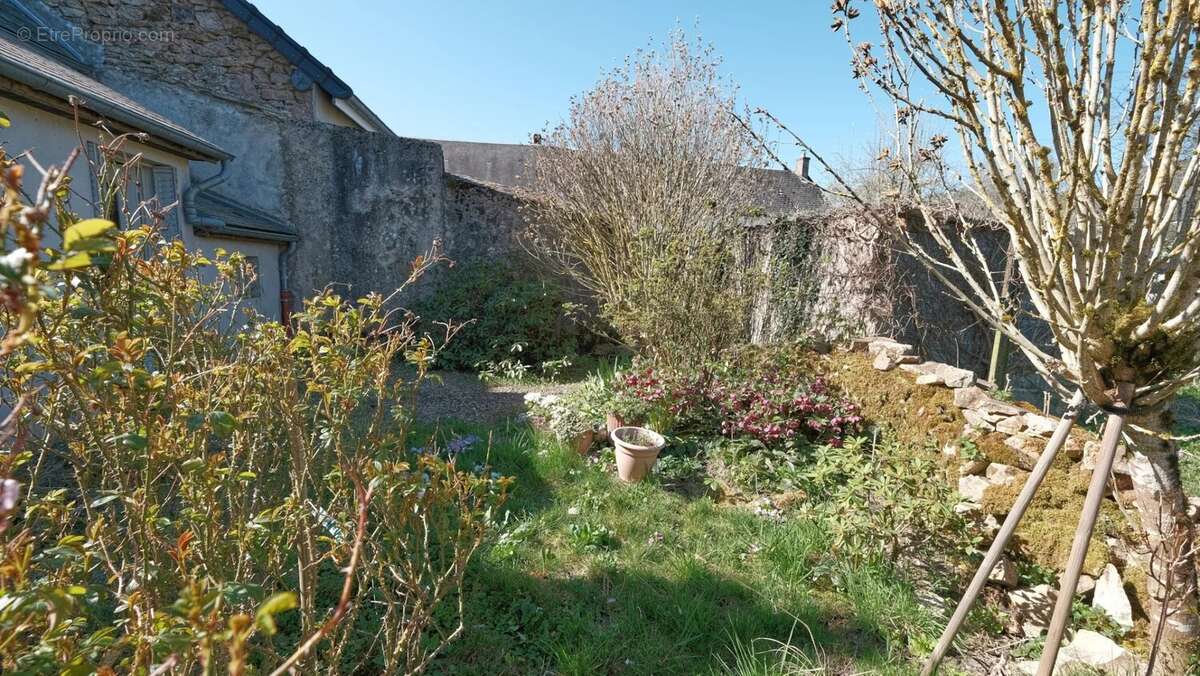Maison à ROUSSILLON-EN-MORVAN