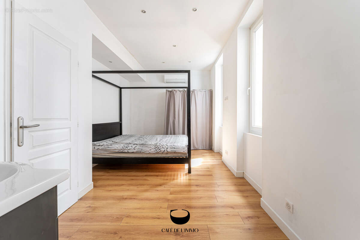 Appartement à MARSEILLE-6E