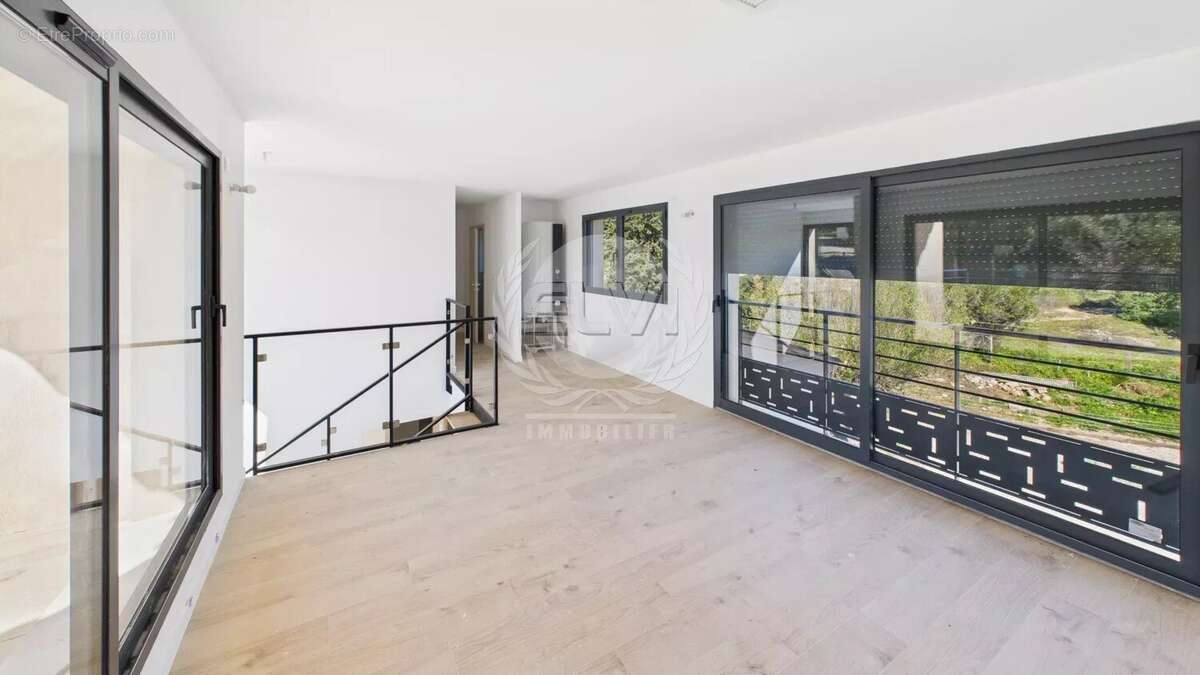 Maison à PLAN-DE-LA-TOUR