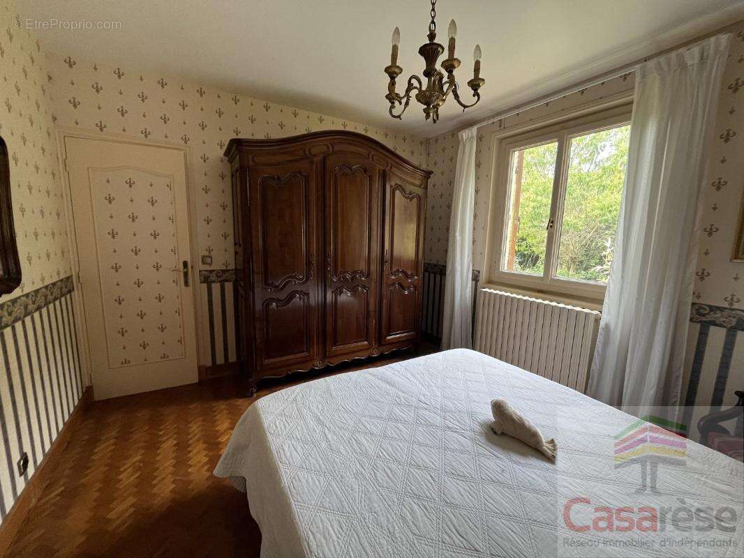 Maison 140 m² à Saint-Jean-De-Vaux  - photo 7