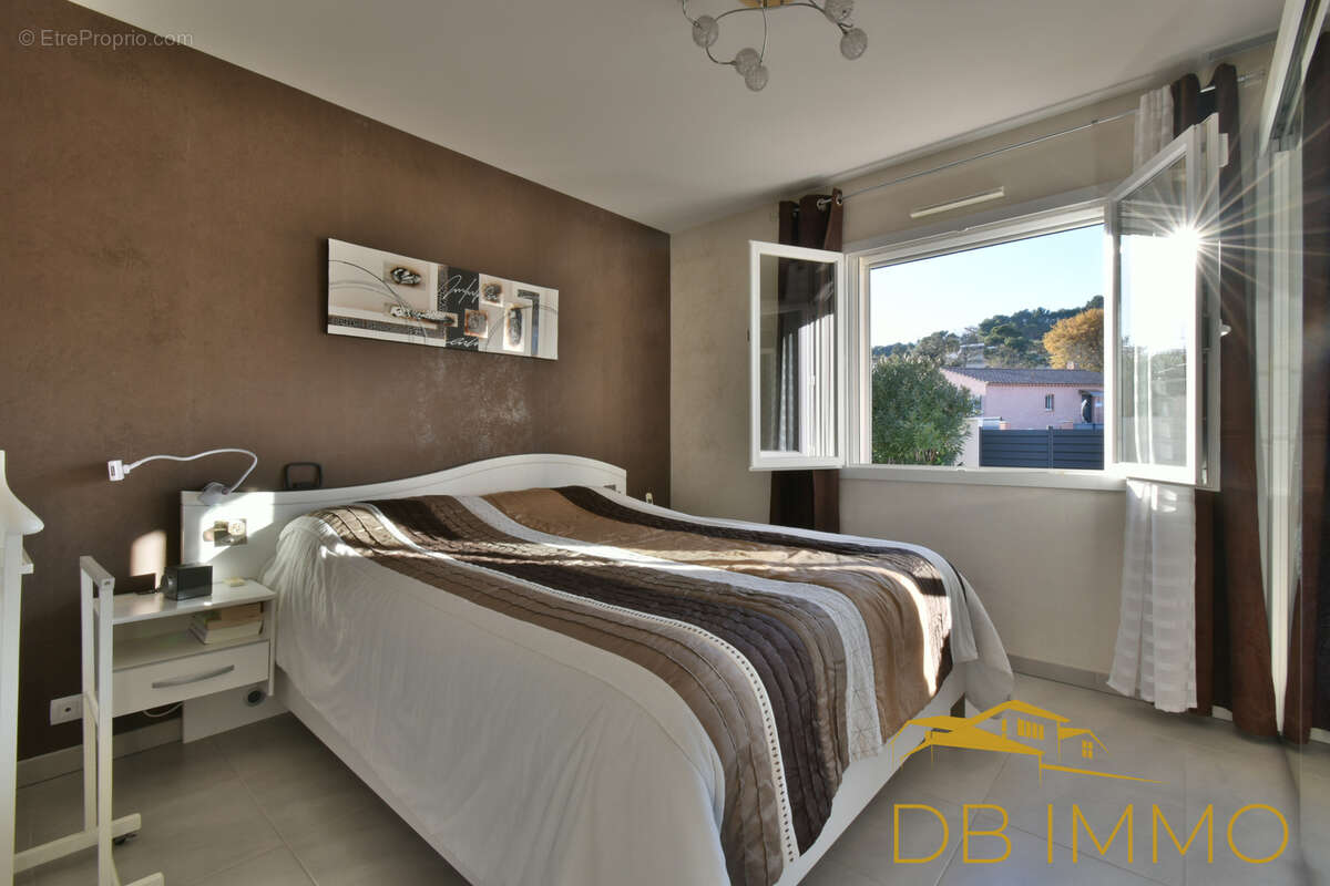 Maison à SAINT-LAURENT-DES-ARBRES